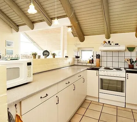 Three-bedroom Holiday In Henne 4 *